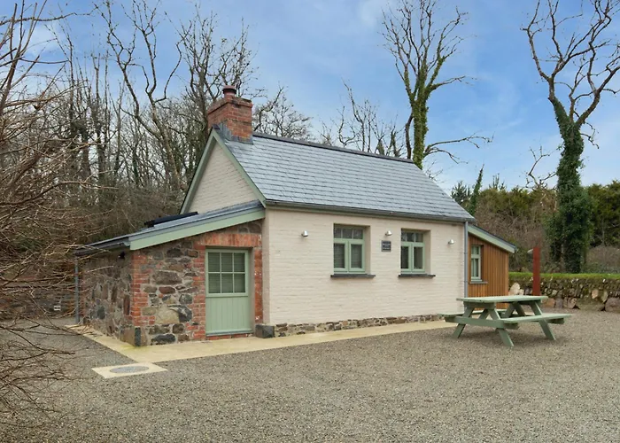 The Woodland Retreat Pembrokeshire Dog-Friendly